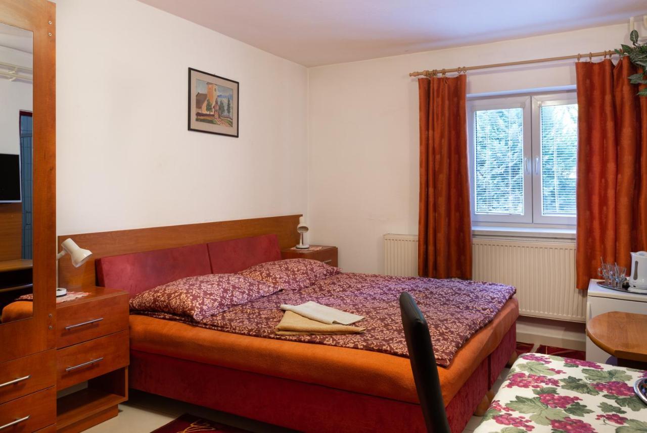 Hotel Penzion Rozalia à Košice Extérieur photo